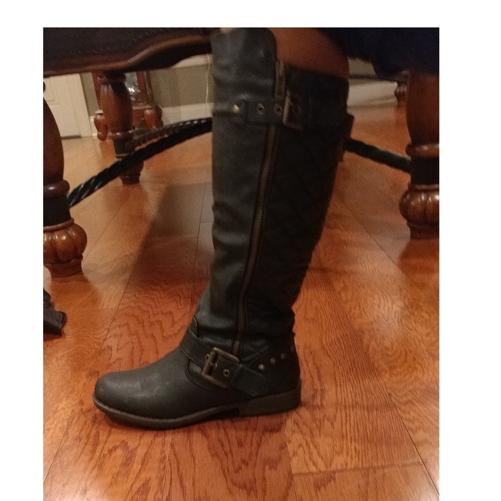 Boots - Picture 4 of 6